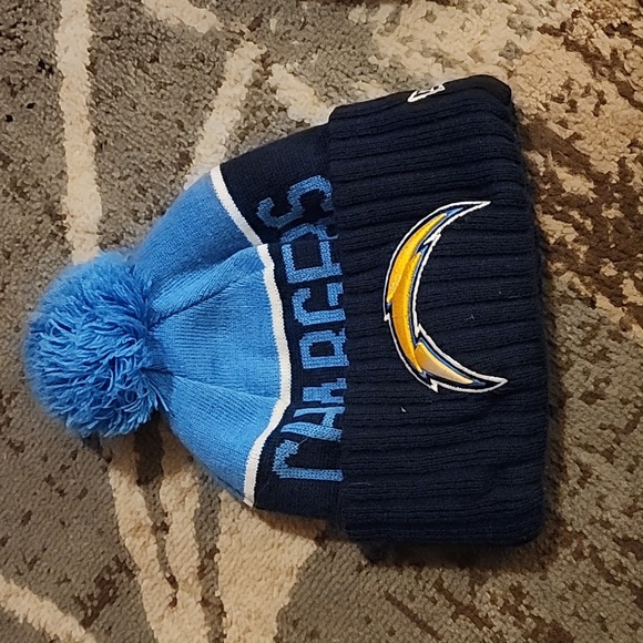 NWOT Chargers BEANIE with pom - Picture 2 of 4